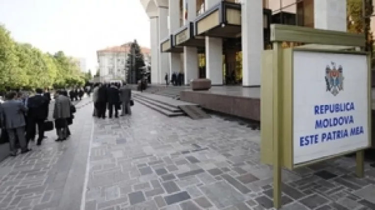 39 de candidati s-au inscris in cursa pentru alegerile parlamentare anticipate din Republica Moldova