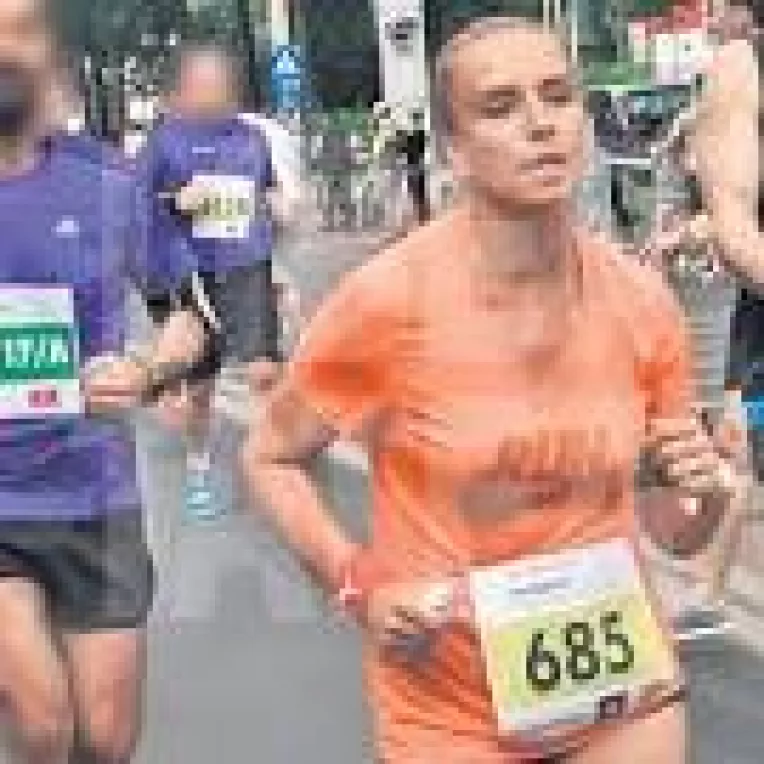 Adina Halas da sfaturi de frumusete, iar pielea ei e ca o "coaja de portocala"