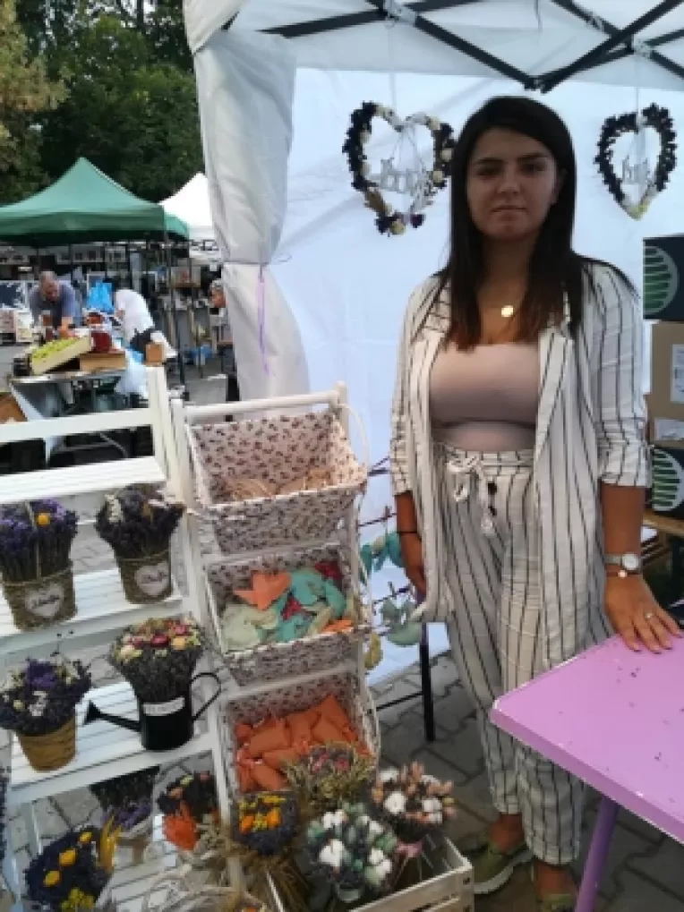 Adriana Calin: Cel mai bine au mers aranjamentele si cosurile cu lavanda, la targul de la MTR!
