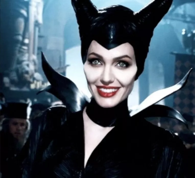 Angelina Jolie joaca rolul unei vrajitoare in filmul "Malefica"