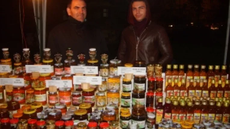 Apicultor Emilian Saftoiu: "La targul de la MTR avem 8 sortimente de miere!"