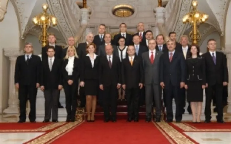 Cartel Alfa: Demiterea Guvernului pentru ca isi asuma raspunderea pe o Lege a salarizarii in contradictie cu ceea ce s-a negociat cu partenerii sociali