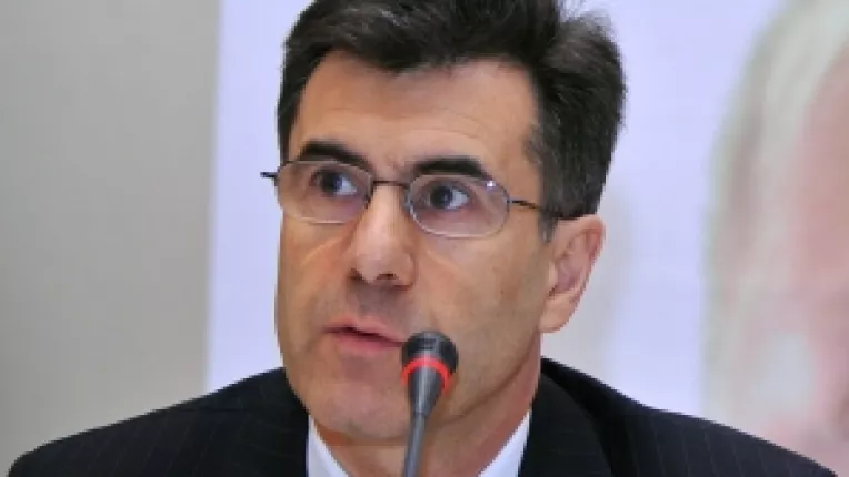 Consilierul lui Mugur Isarescu sustine ca eventuala marire a taxelor va produce inflatie si va creste costul afacerilor