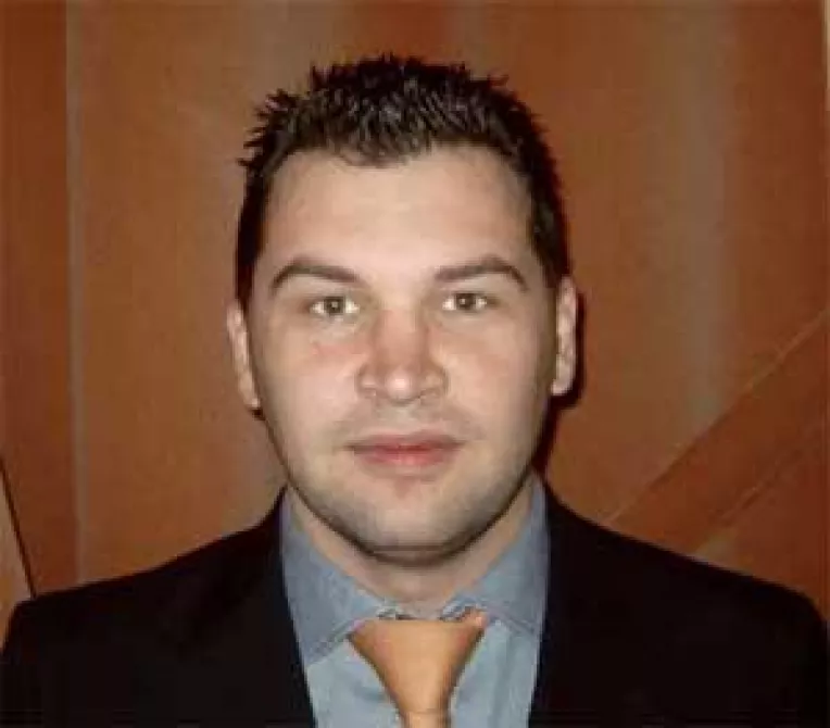 Consilierul Stroe arata cu degetul spre colegii de alianta. Calin si Teodor, acuzati ca au fost  activisti de partid