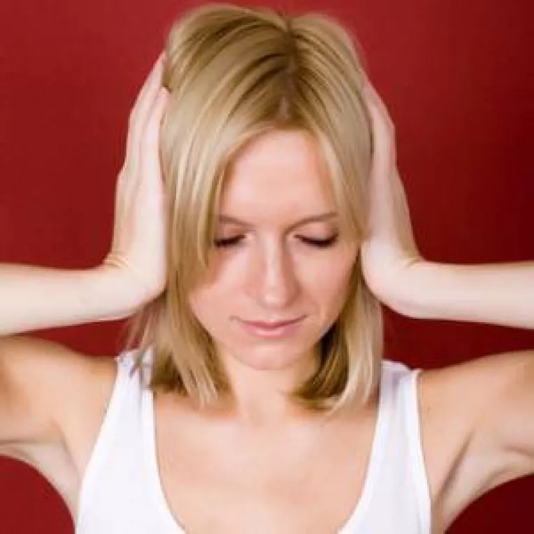 Durerile de urechi au tendinta sa apara noaptea