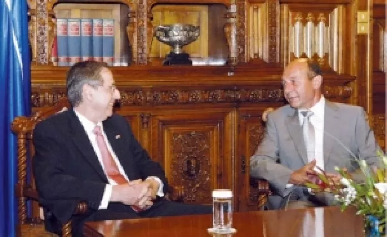 Final de mandat al ambasadorului SUA Mark Gitenstein, avocatul lui Basescu 