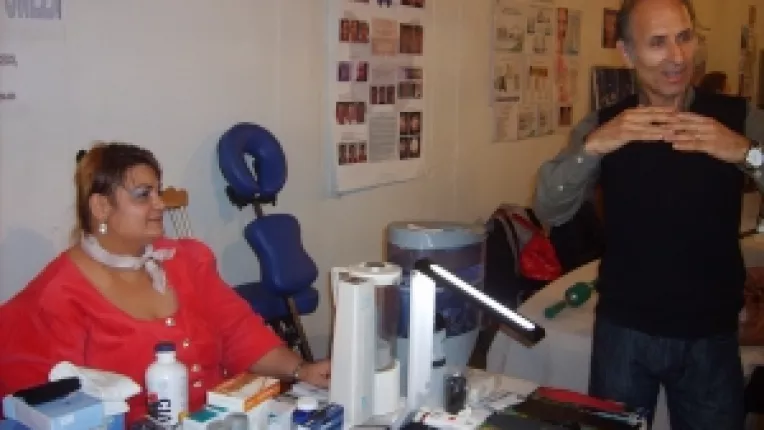 Florian Bita de la Institutul Japonez de Cercetare in Sanatate NIKKEN: "Bratari Kirei, care ajuta la imunitate si coliere care ajuta in problemele tiroidei!"
