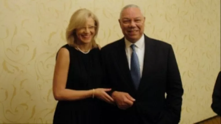 Fostul secretar de stat american Colin Powell - relatie virtuala cu Corina Cretu?