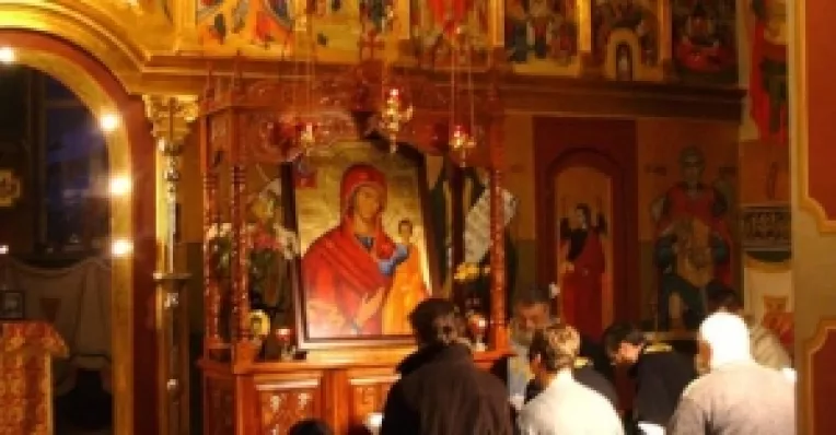 Icoana facatoare de minuni le ajuta pe femei sa ramana insarcinate