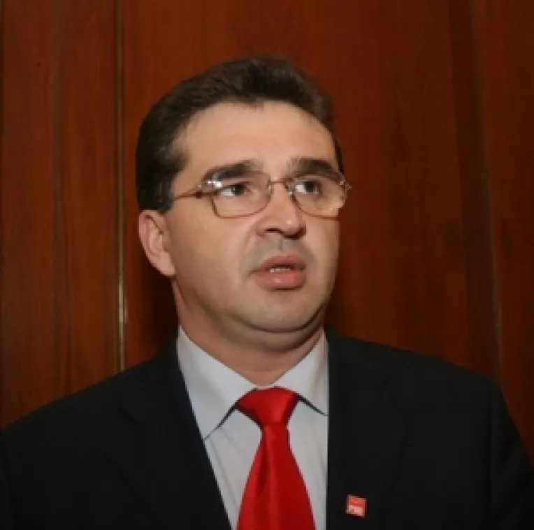 In apararea lui Oprea
Oprisan: Pe echipa MAI, suparati fie colegi care au dorit ministerul sau grupuri de crima organizata
