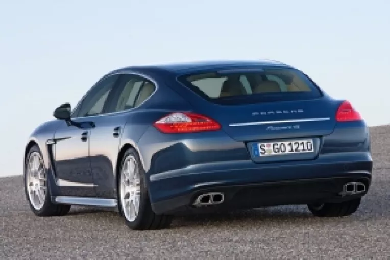 Luxul bate criza: Romanii au facut 6 comenzi pentru Porsche Panamera, model de 100.000 euro