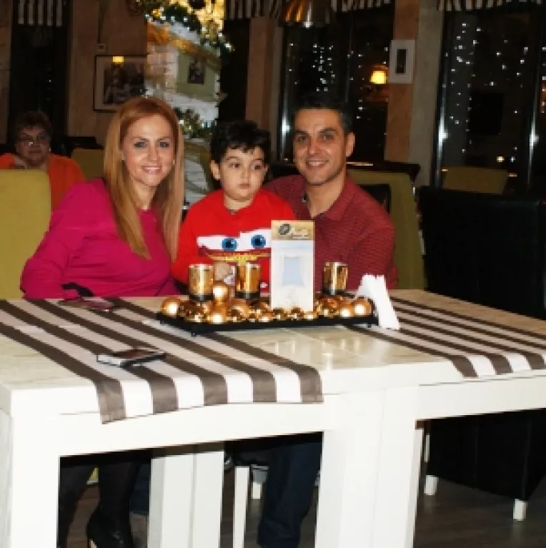 Mos Craciun a ajuns deja la Cristi Brancu si Oana Turcu!