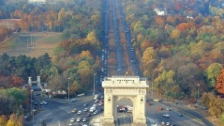 Pasaje pietonale de acces la Arcul de Triumf