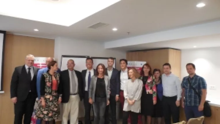 Peste 360 de studenti la medicina dentara au urmat stagii de pregatire practica in cadrul proiectului PRESIDENT, cofinantat din fonduri europene