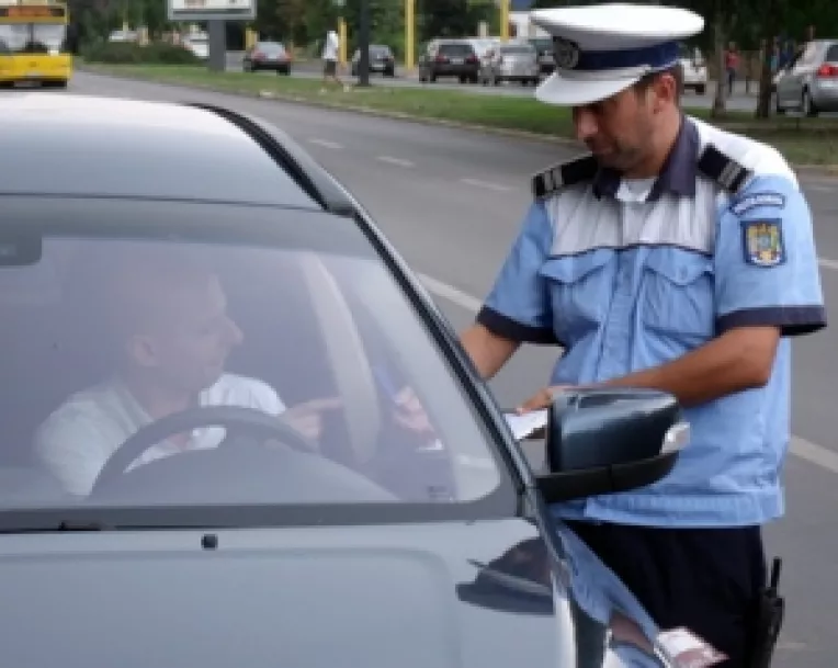 Politia Rutiera controleaza respectarea regimului legal de viteza 
