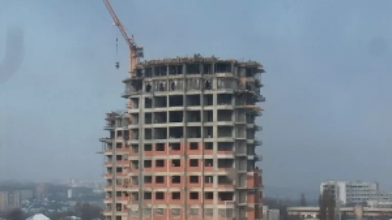 Previziuni sumbre pentru industrie si constructii