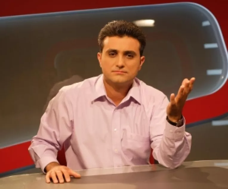 Robert Turcescu va realiza la B1TV emisiunea "Suta la suta cu Robert Turcescu"