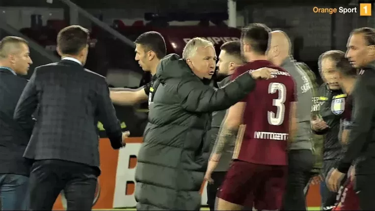 Scene incredibile la Cluj, Petrescu a facut iures: "Nu se mai poate controla"