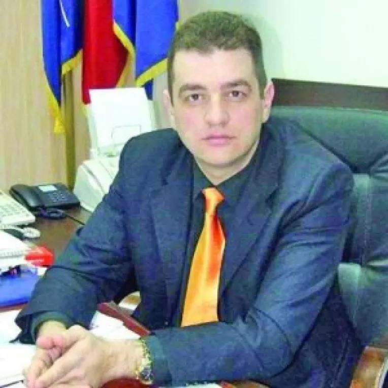 Seful Comisariatului pentru Societatea Civila, pe urmele lui Scaletchi. Comisarul spaguit de vrajitoarea Sidonia, partener cu autoritatile statului