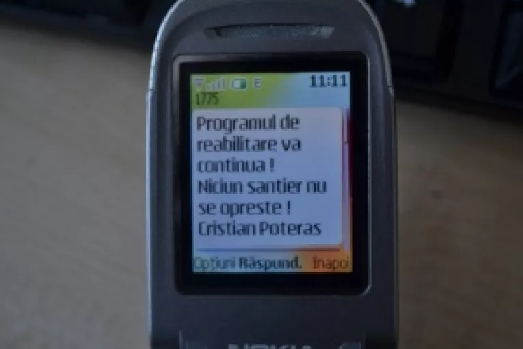 SMS: "Cristian Poteras este disperat si ne minte cu nerusinare"