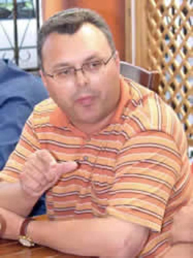 "Stolojan face o confuzie, nimeni nu-l doreste premier"