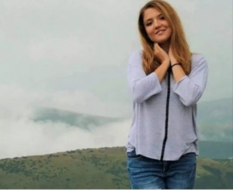 Studenta Teodora Tudose a murit purtand in pantece embrionul fratelui geaman