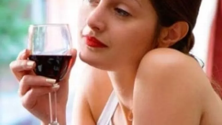 Vinul rosu arde grasimile din ficat